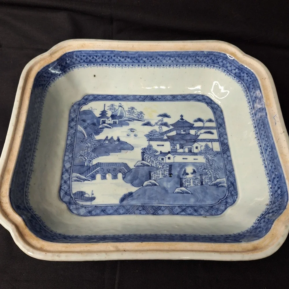 Antique 19th Century Chinese Export‎ Nanking Porcelain Vegetable Dish Scalloped
